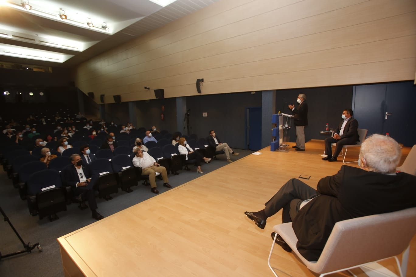 Ramón Jáuregui ofrece una charla sobre los retos de «una Europa por hacer»