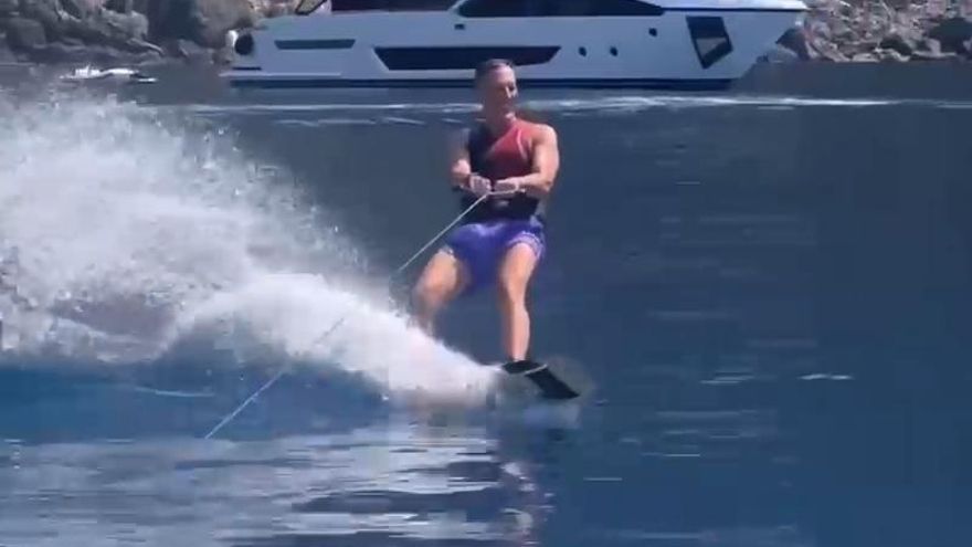 Joaquín Prat disfruta del &#039;wakeboard&#039; en Formentera durante sus vacaciones