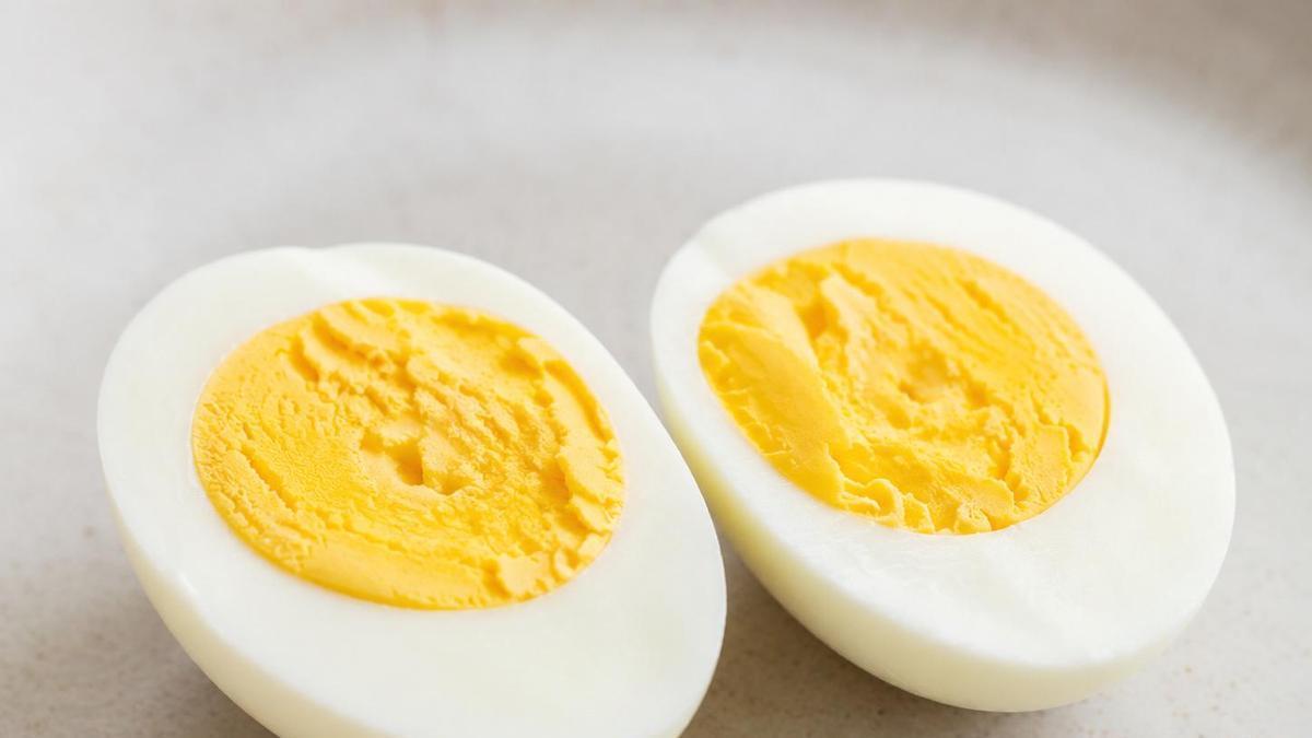 Ni bicarbonato ni cucharas: este es el truco infalible del chef Jordi Cruz para pelar los huevos cocidos sin que se rompan