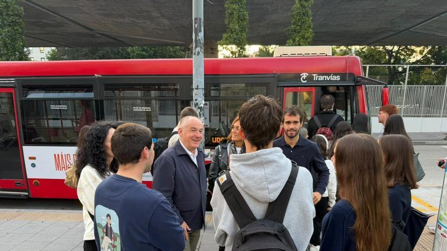 Miguel Lorenzo promete autobús gratuito para los universitarios de A Coruña y más frecuencias