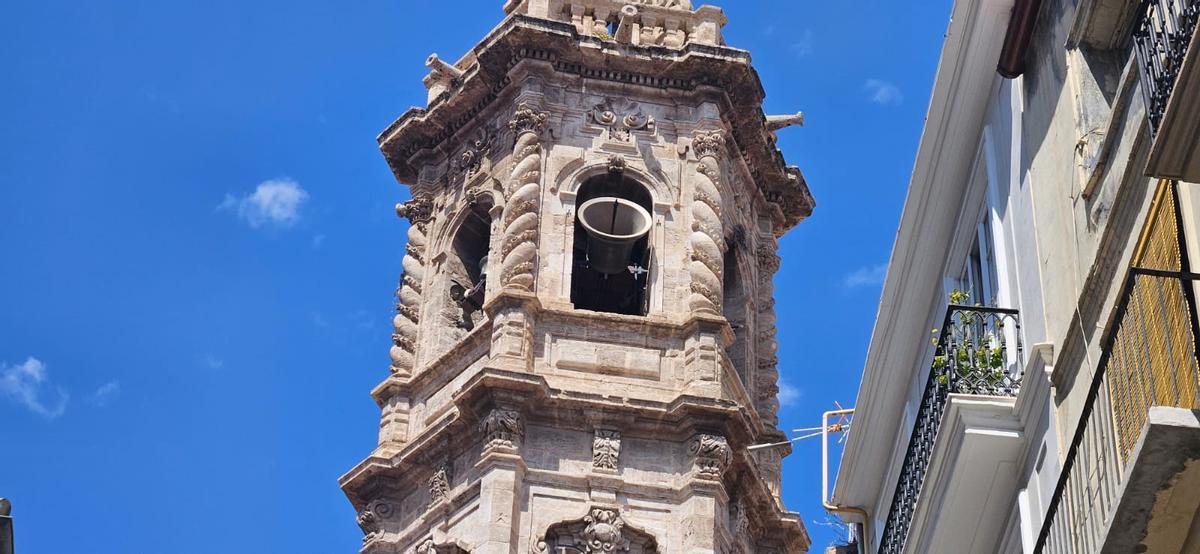 Vol de Mig Día en los campanarios de la ciudad.  Como en Santa Catalina