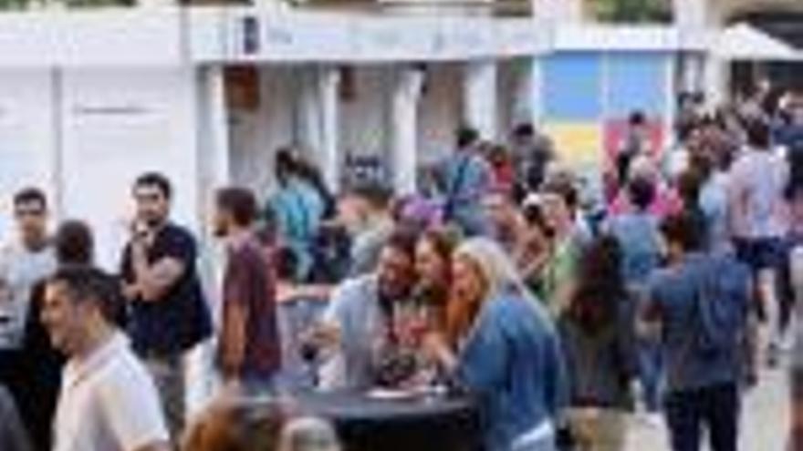 La plaça de la Independència serà fins demà l&#039;escenari de la fira Tocs de Vi de l&#039;Empordà.