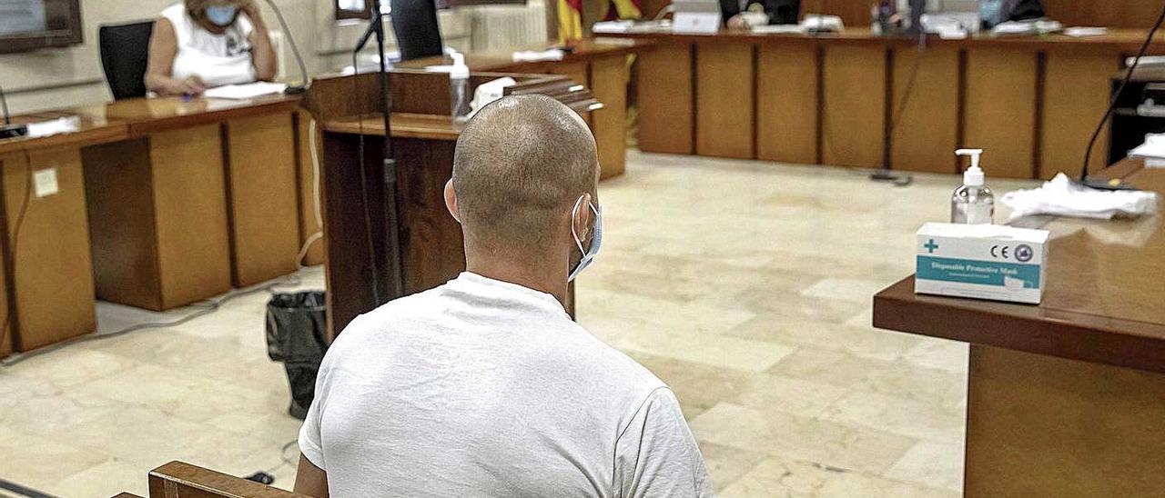 El presunto violador en serie, ayer, en el juicio celebrado en la Audiencia de Palma.