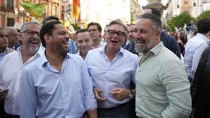 La nova batalla autonòmica entre Feijóo  i Sánchez afavoreix un altre cop Abascal