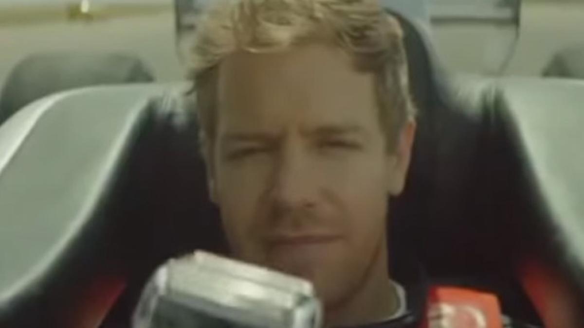 Vettel es la estrella de un anuncio que ha grabado en el aeropuerto de Alguaire