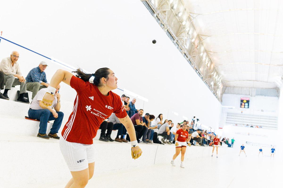 Erika trau des del dau a Guadassuar.