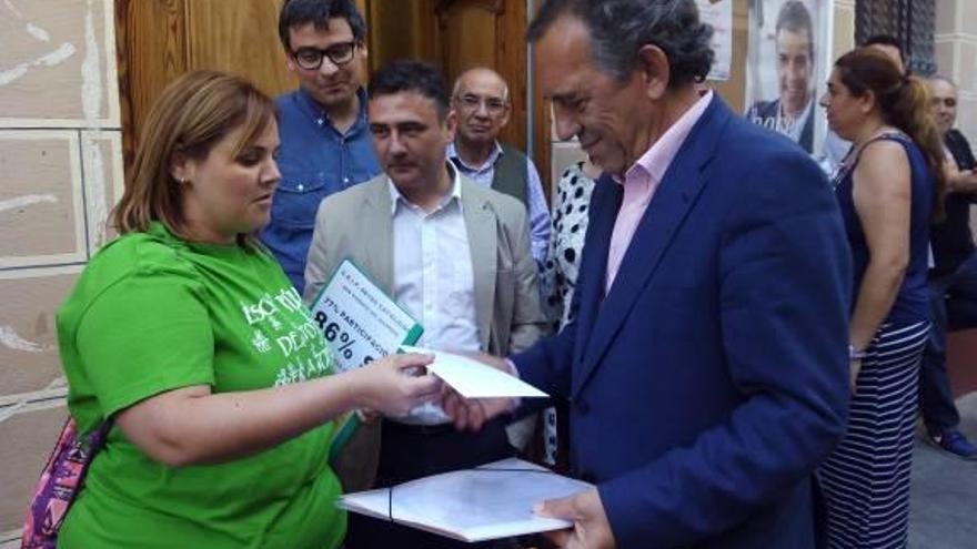 Las 12 Ampas de San Vicente exigen al Consell la libre elección de jornada escolar