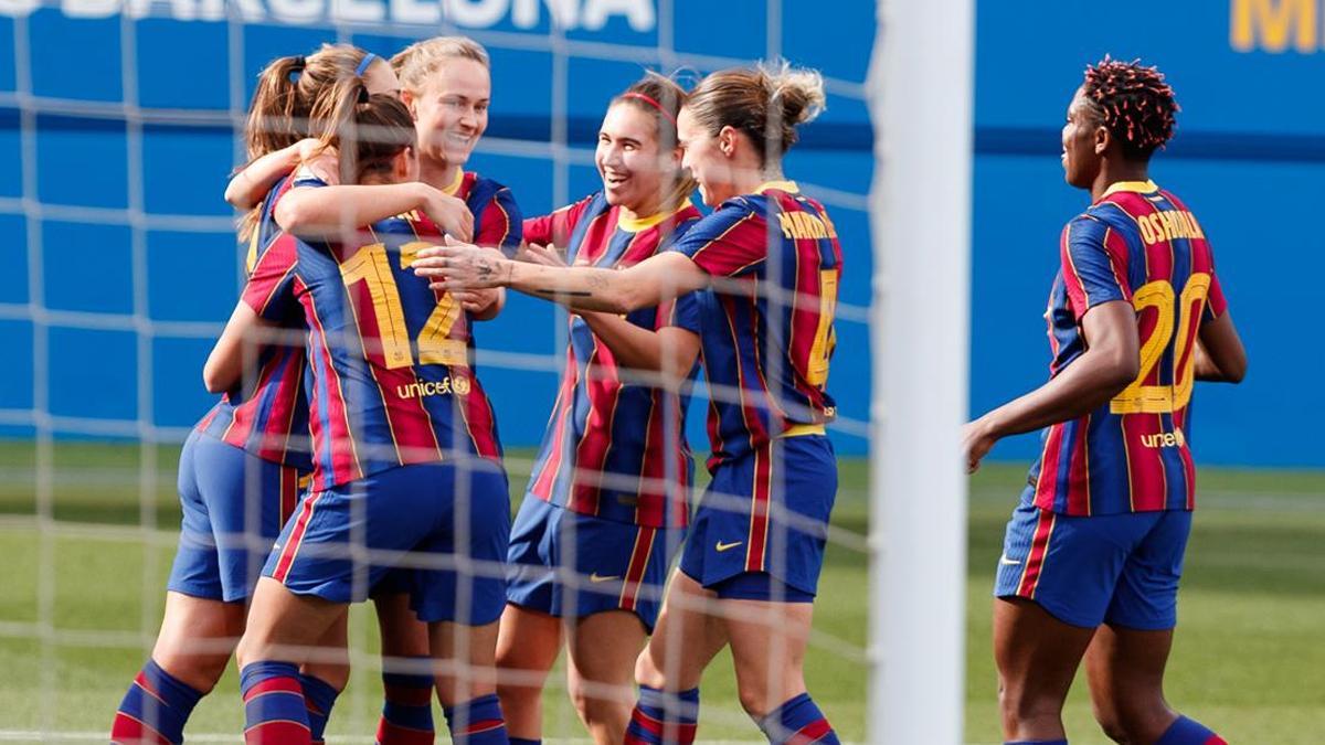 Las jugadoras del Barça celebran un gol ante el Real Madrid