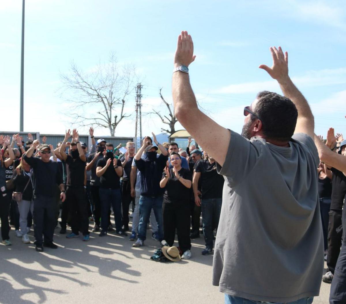 Els treballadors de Wad-Ras i Quatre Camins aixequen el setge