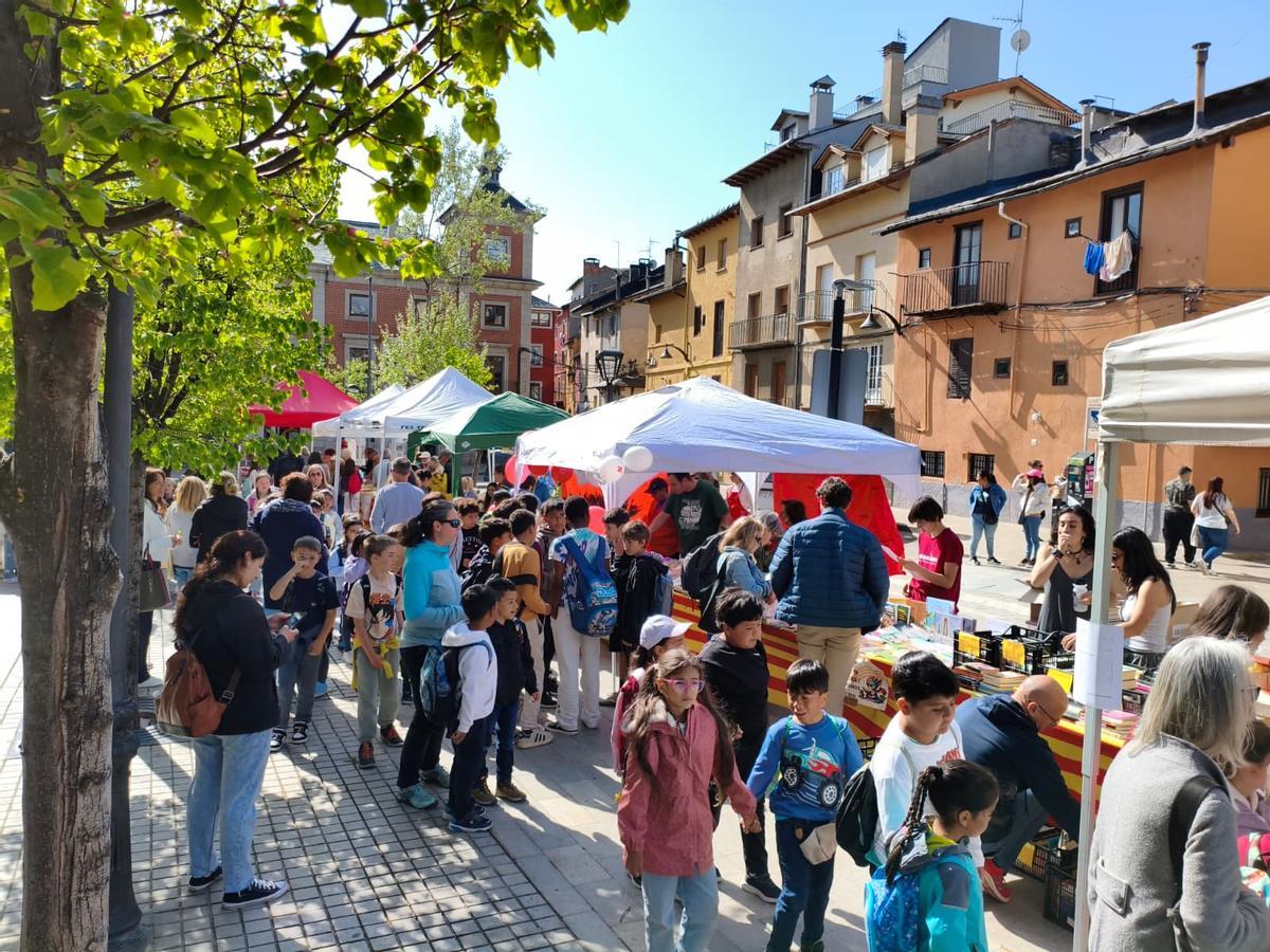 La plaça Santa Maria aquest Sant Jordi