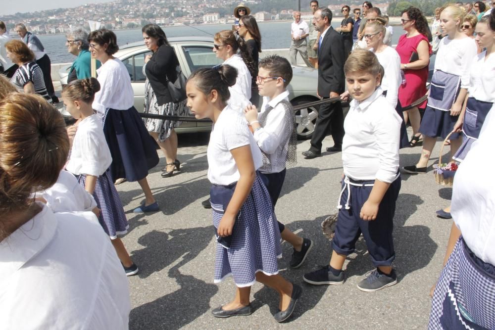 Meira se vuelva en la ofrenda a los marineros