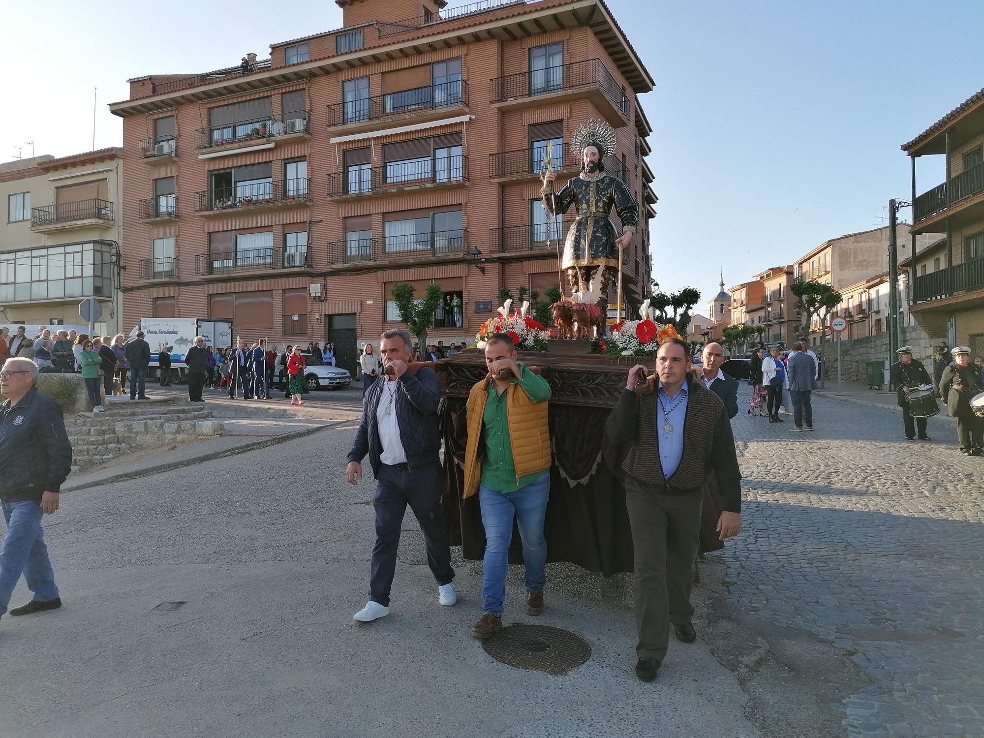 Toro implora a San Isidro que llueva