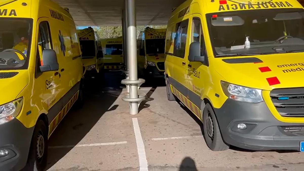 Entrada al hospital de Terrassa con cola de ambulancias