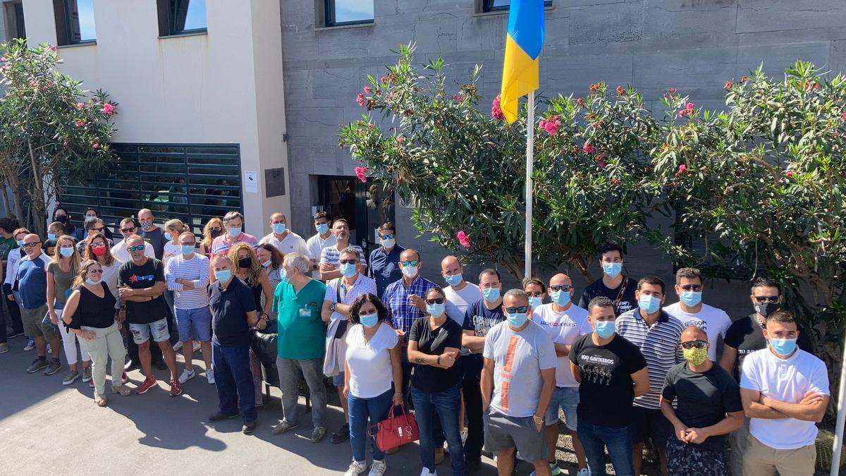 Funcionarios de la cárcel de Tahíche se concentran en protesta por la agresión a un funcionario de prisiones en Cuenca.