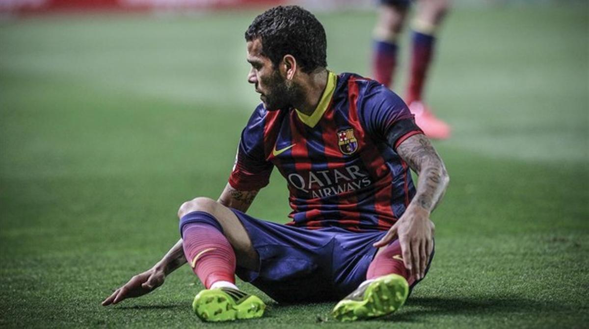 Dani Alves, davant el Vila-real a El Madrigal. Dani Alves, davant el Vila-real a El Madrigal.