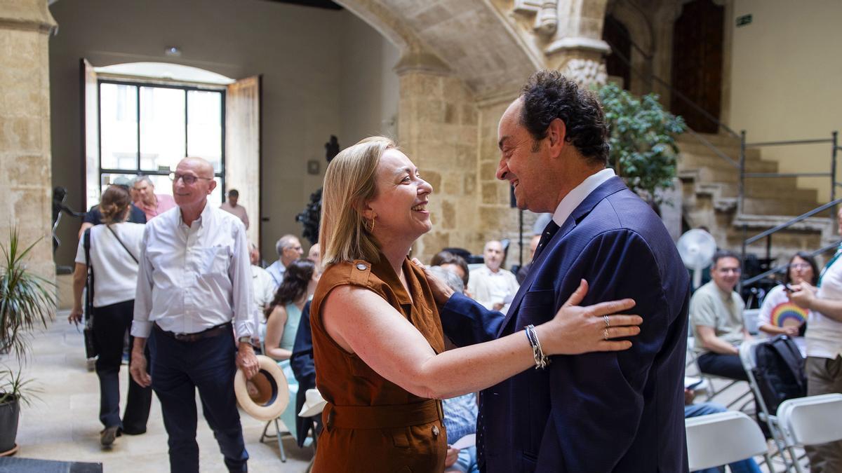 Natàlia Enguix y José Ramón Chirivella, en el acto del Decreto de Nueva Planta.