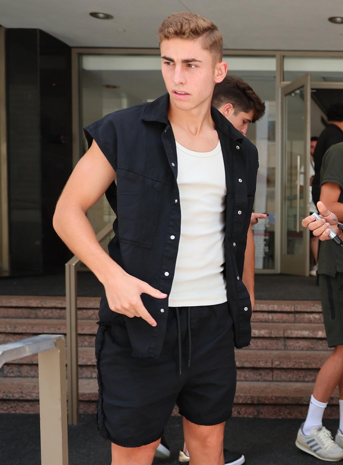 Fermín i Gavi firmando autógrafos en el hotel en Dallas