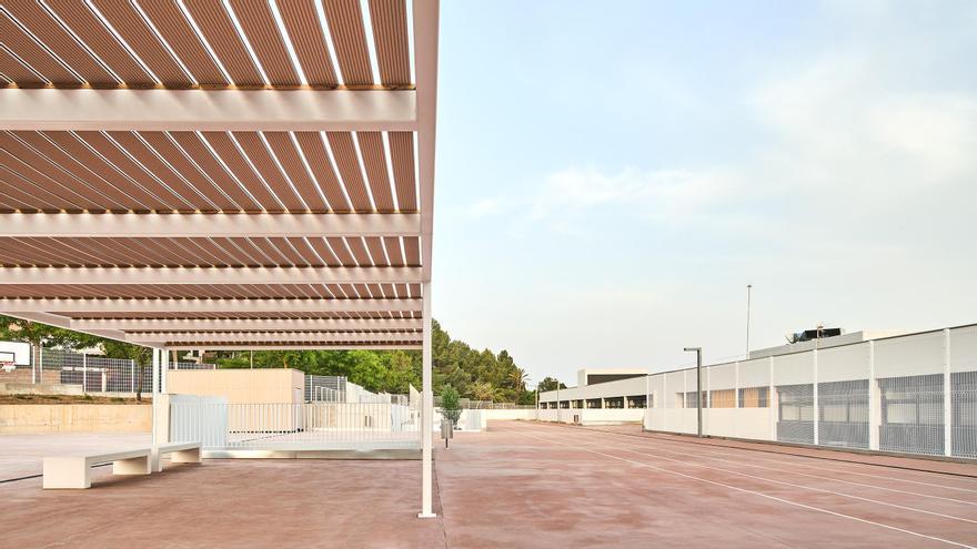 El nuevo centro cuenta con tres patios (infantil, primaria y secundaria)