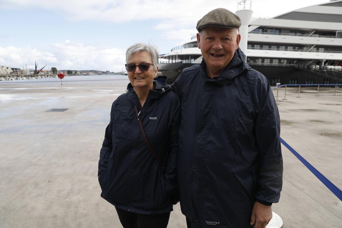 EN IMÁGENES: El Scenic Eclipse ya está en Avilés y la ciudad se llena cruceristas en la primera escala de la temporada EN IMÁGENES: El Scenic Eclipse ya está en Avilés y la ciudad se llena cruceristas en la primera escala de la temporada