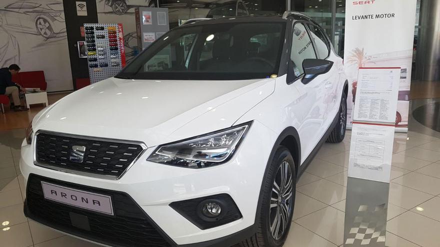 El Arona ya luce en la exposición de Seat Levante Motor