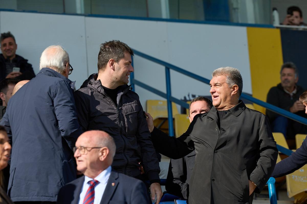 Joan Laporta apoya a Rafa Márquez en la victoria del filial