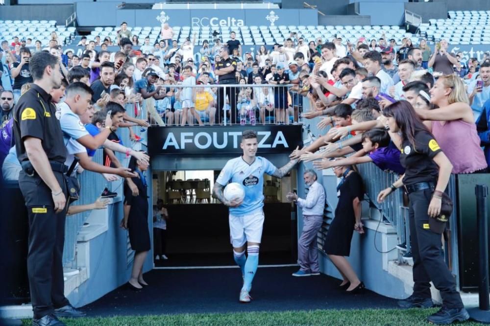 Así ha sido la presentación de Santi Mina en Balaídos