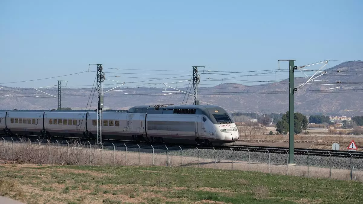 Del Corredor Mediterráneo a nuevas líneas de TRAM: las propuestas de transporte para las elecciones autonómicas