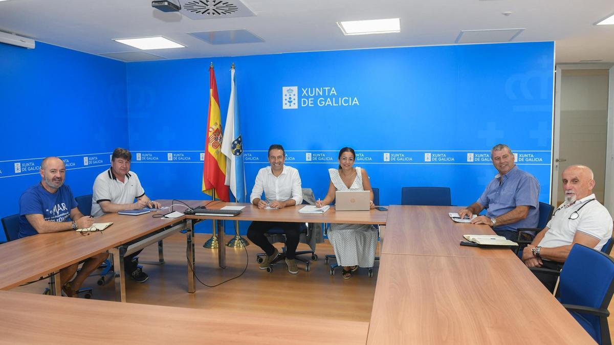 Por la izqda., José Basilio Otero, José Antonio Pérez, Villares, Marta Villaverde, Formoso y José M. Rosas