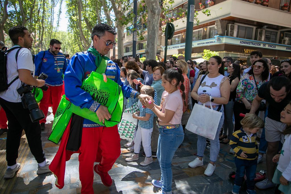 Entierro de la Sardina: ambiente en las calles de Murcia y desfiles de la mañana