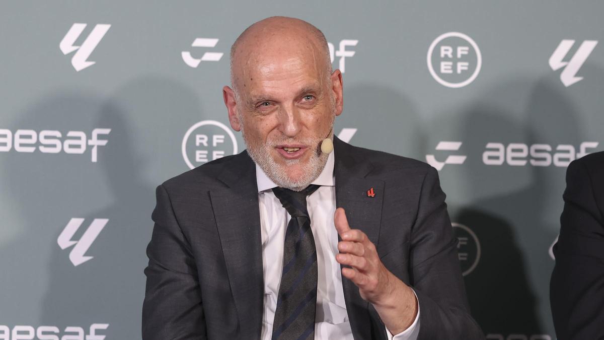 Tebas: «El fútbol femenino no está generando lo que genera el masculino; los modelos masculinos ganan mucho menos que las femeninas»