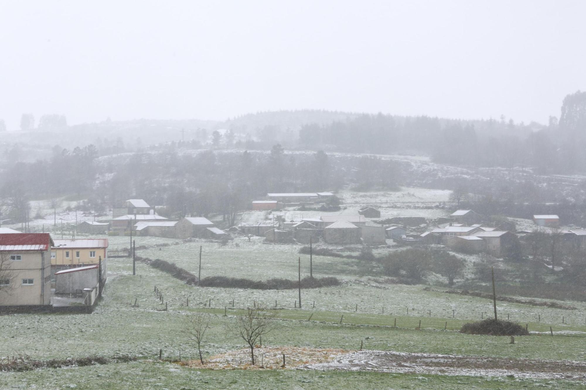 Galicia se tiñe de blanco: nieve, hielo y granizo por toda la comunidad