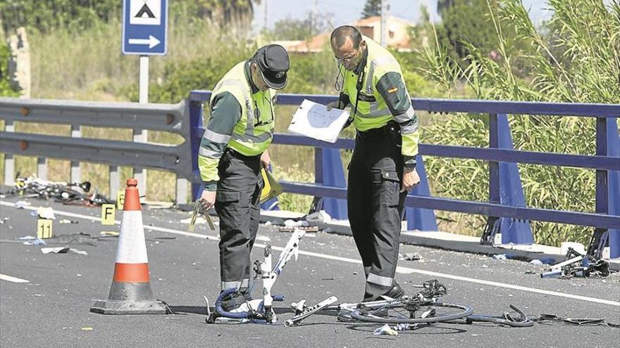 La conductora ebria que mató a dos ciclistas tiene antecedentes