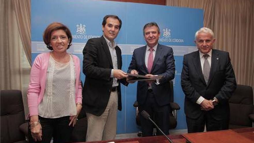 Ayuntamiento y Endesa formalizan el pago de la luz en casos de pobreza energética