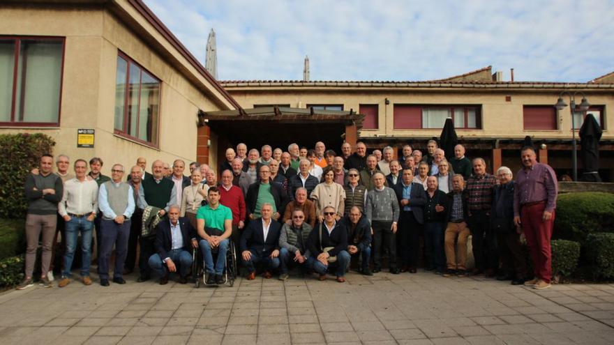 Los jubilados de Zitrón disfrutan de su encuentro |