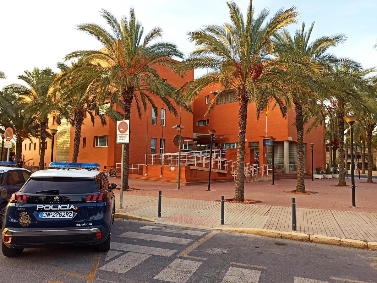 Comisaría de Policía Nacional de Elche, donde se presentó la denuncia contra la mujer
