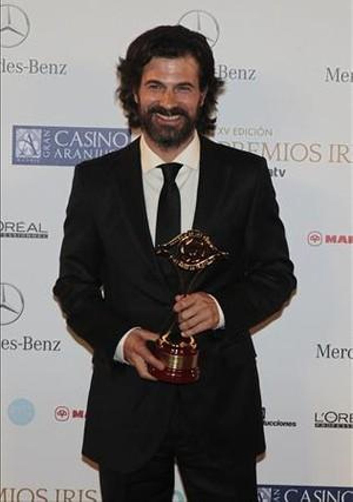 Rodolfo Sancho, amb el guardó al Millor Actor pel seu treball a ’Isabel’, de TVE-1, amb la llarga barba del rei Ferran el Catòlic.