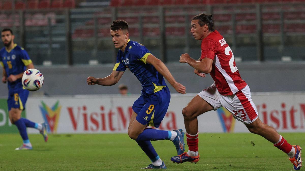 Bazdar, en un partido con Bosnia.
