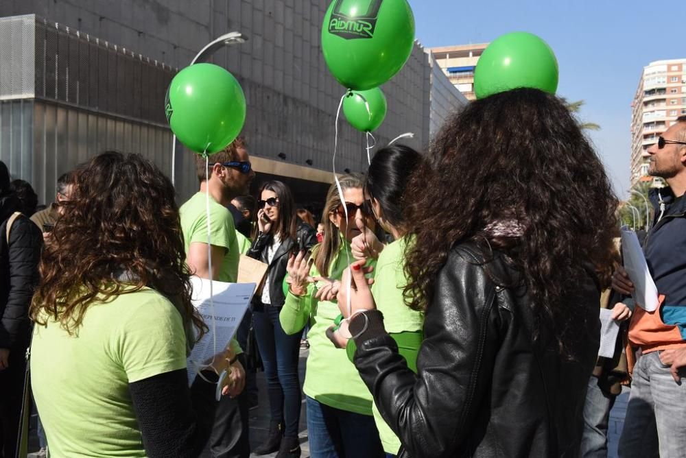 Los interinos de Educación protestan por las oposi