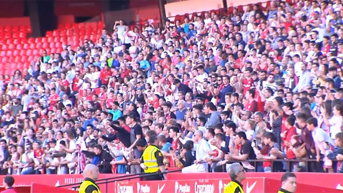 Baño de masas en el último entrenamiento del Sevilla antes de medirse al Betis