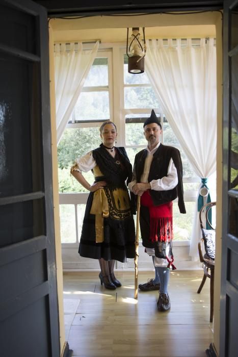 Ceremonia de vestir el traje de llanisca