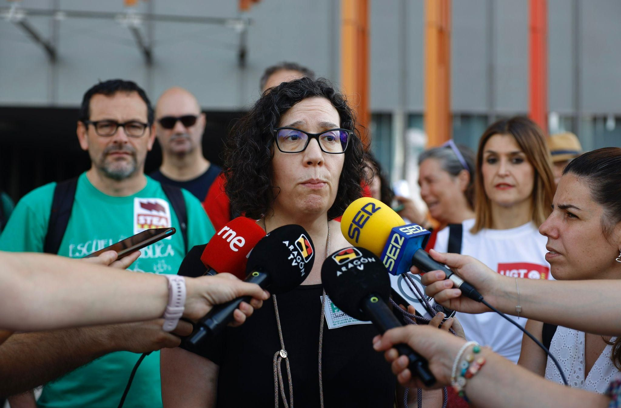En imágenes | Concentración frente al departamento de Educación del Gobierno de Aragón