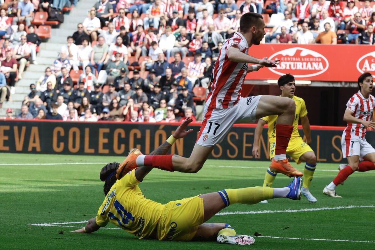 EN IMÁGENES: Victoria del Sporting frente al Cádiz en El Molinón