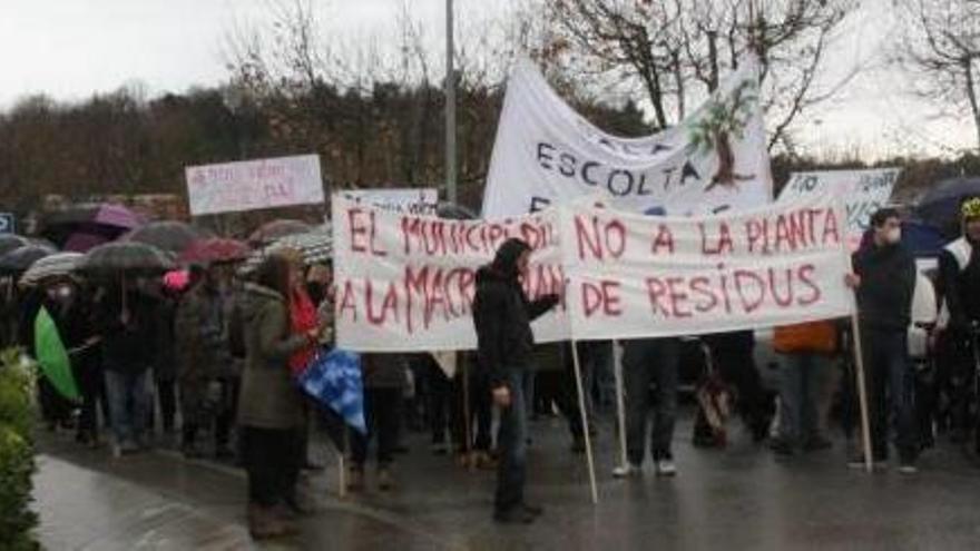 Imatge d&#039;arxiu d&#039;una manifestació contra el projecte feta per SOS Empordanet l&#039;any 2013.