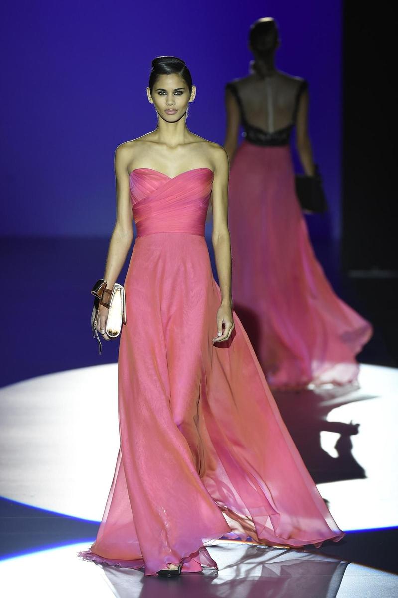 MBFWM 2015: Hannibal Laguna Primavera/Verano 2016, vestido en seda rosa orquídea