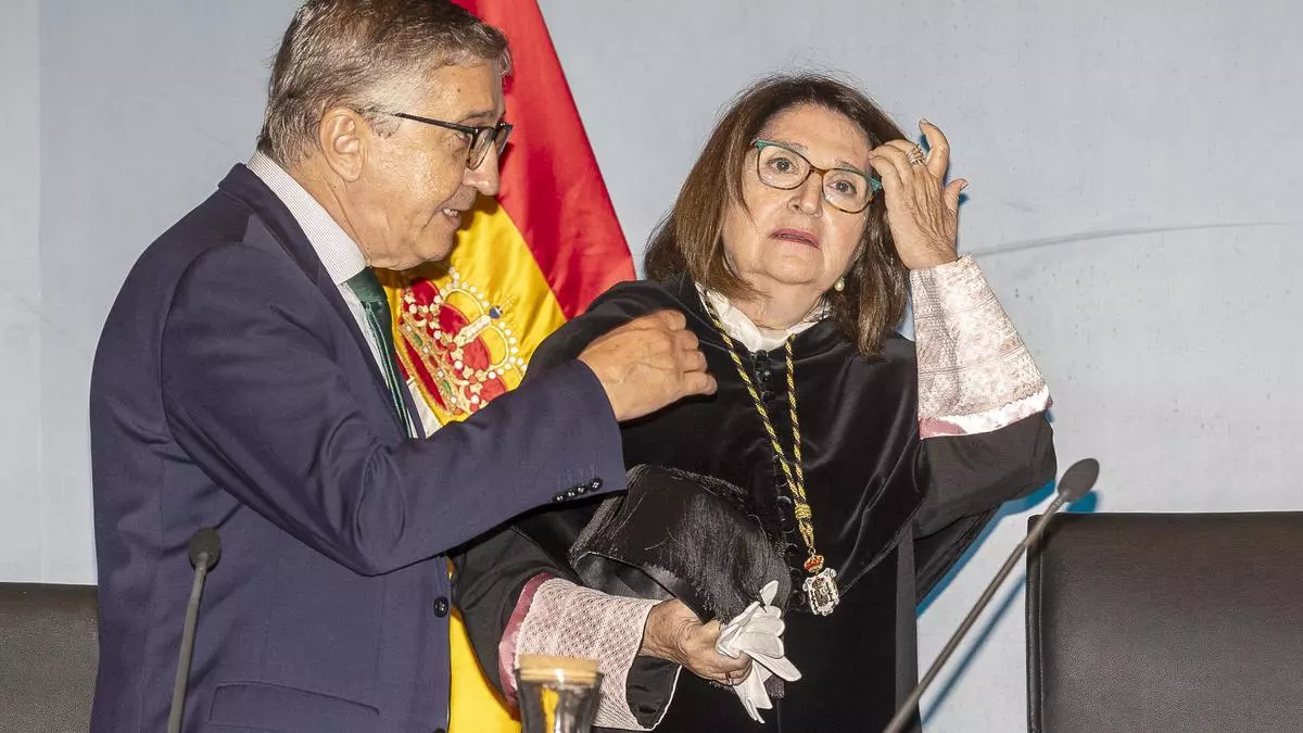 Vuelve el tono académico a la apertura del curso de la Universidad de Alicante
