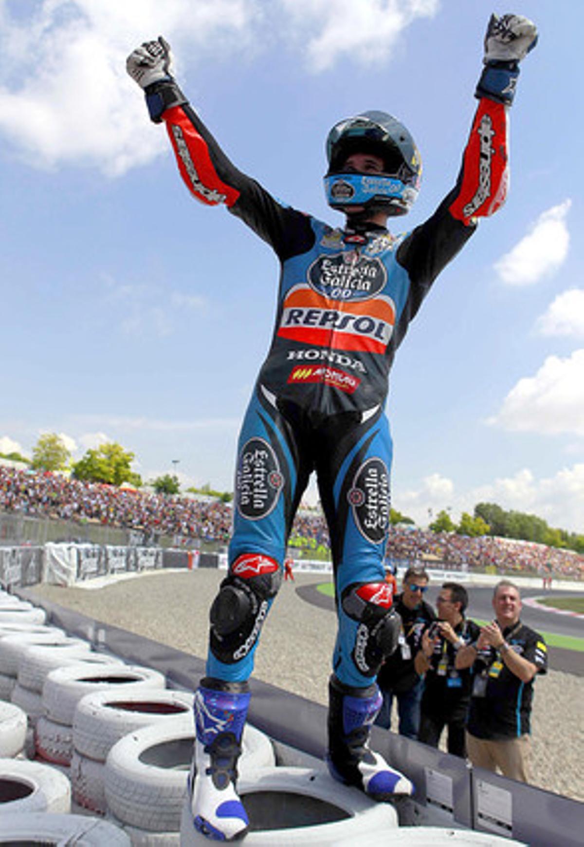 Àlex Márquez celebra el seu triomf al GP de Catalunya de Morto3, a Montmeló.