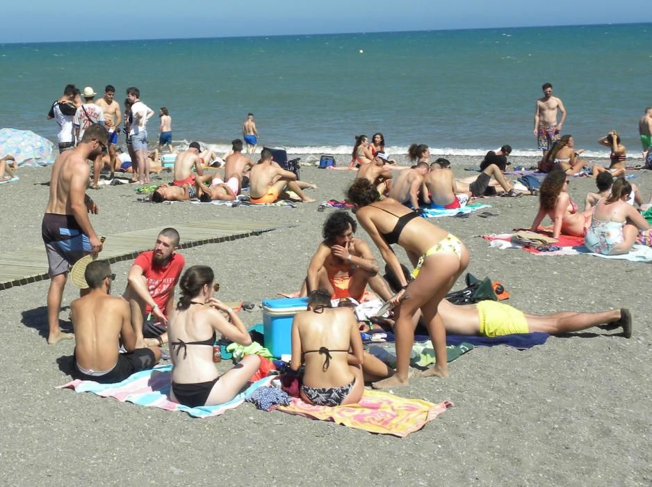 Los 'weekers', en las horas previas al inicio del festival de música de Torre del Mar.