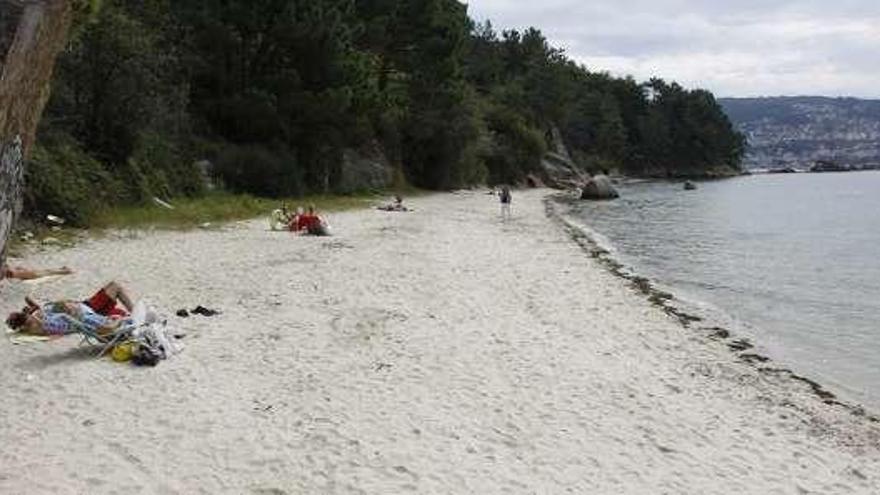 Imagen de la playa de A Borna, de Moaña.  // C.Giménez