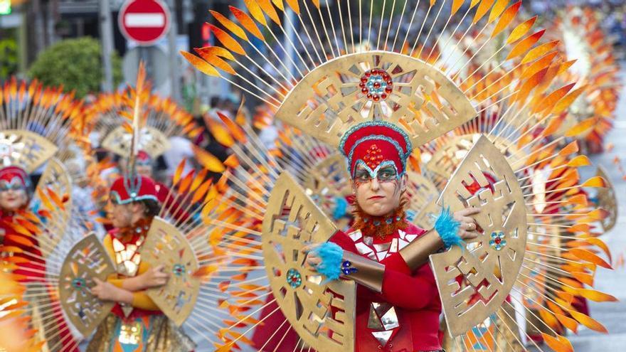 &quot;Ave Fénix. El renacer de la fiesta&quot; de Sant Blai-La Torreta ganador del desfile del Ninot