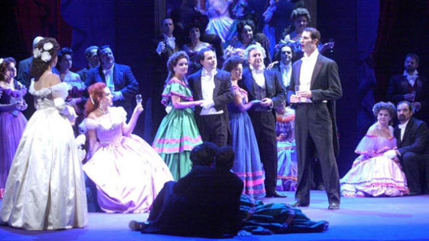 Representación de &#039;La Traviata&#039; en el Teatro Pérez Galdós, en 2007. | lp/dlp